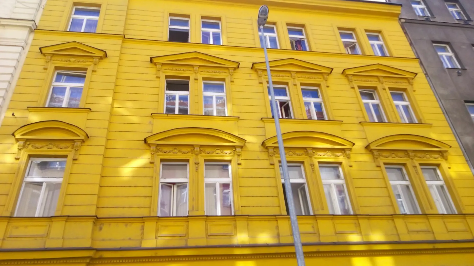 Kontakt z Aparthotel Zarra